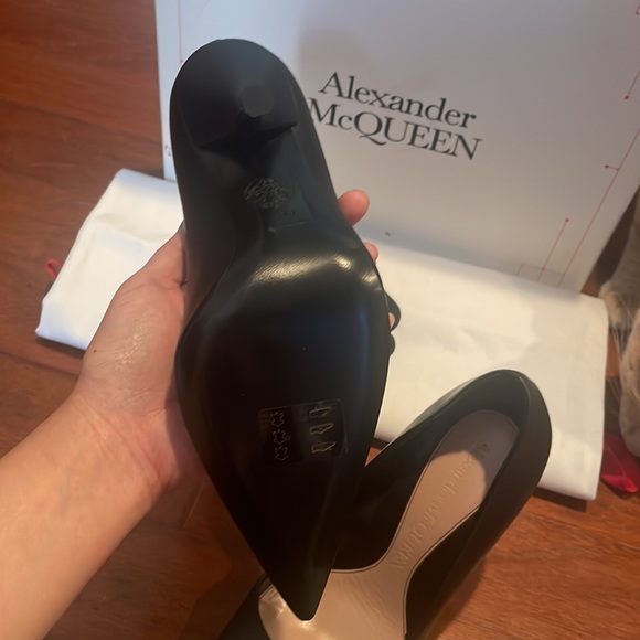 Alexander McQueen Punkstud Leather Pumps - Picture 7 of 9